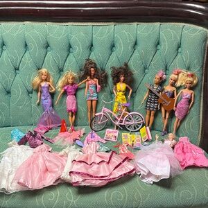 Barbie Bundle 8 Dolls & accessories vintage to now . 4 are from 1998, 1 is 1991!